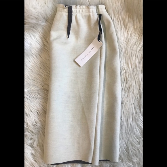 English Factory Skirt 💗​ - Picture 3 of 8